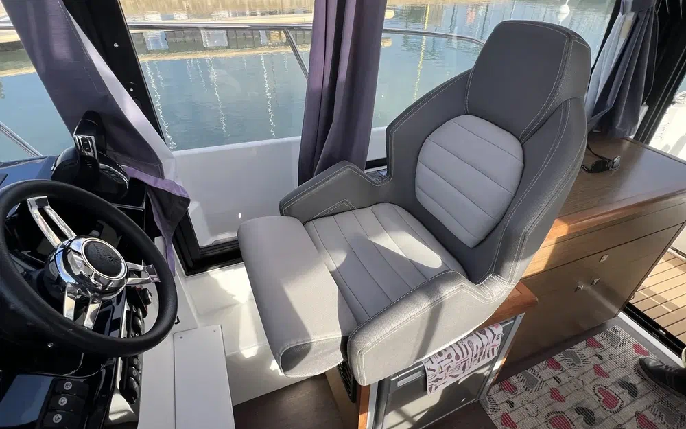 slider 16 Jeanneau Merry Fisher 895