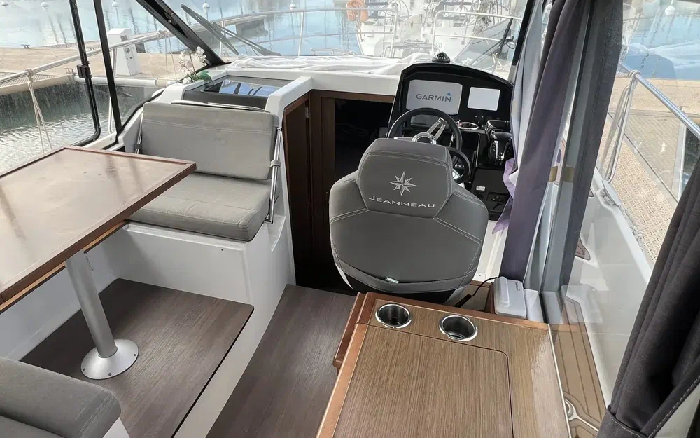 slider 4 Jeanneau Merry Fisher 895