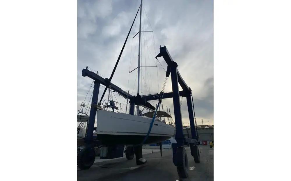 slider 15 Beneteau Oceanis 37
