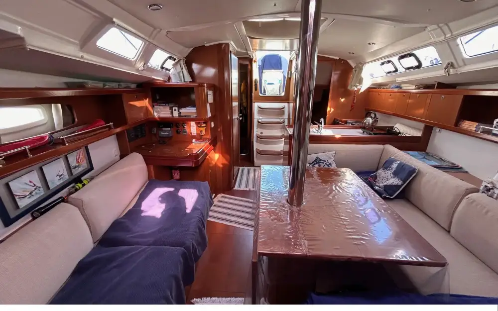 slider 8 Beneteau Oceanis 37