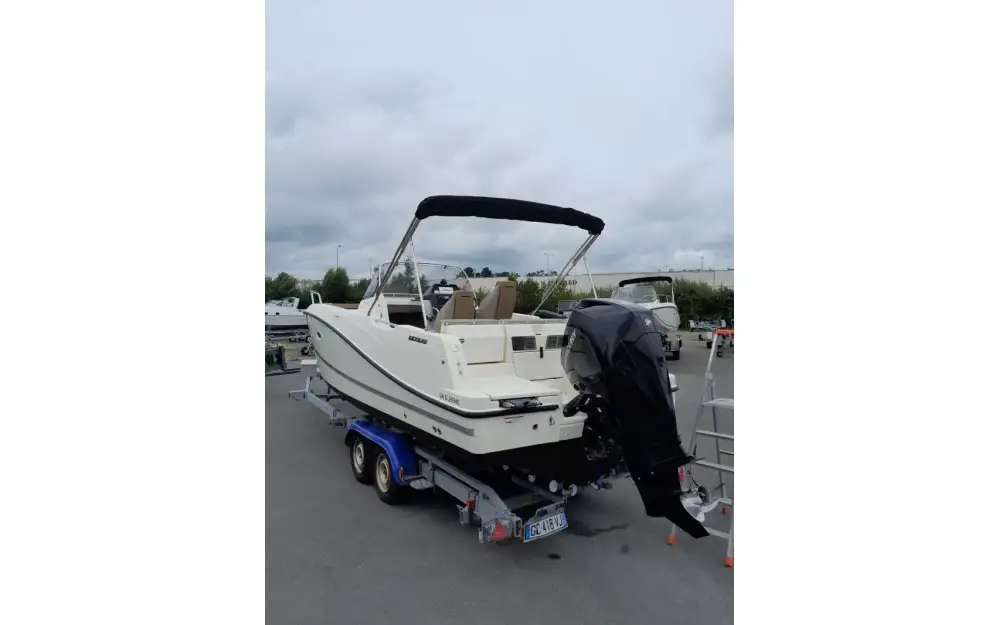 slider 8 Quicksilver Activ 755 Sundeck