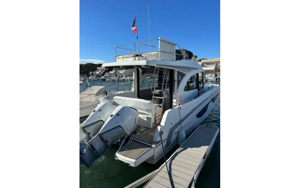 slider 3 Beneteau Antares 11 Fly