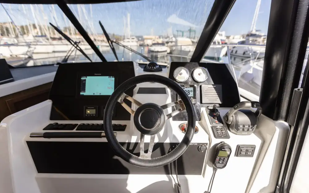 slider 21 Jeanneau Merry Fisher 38 Fly