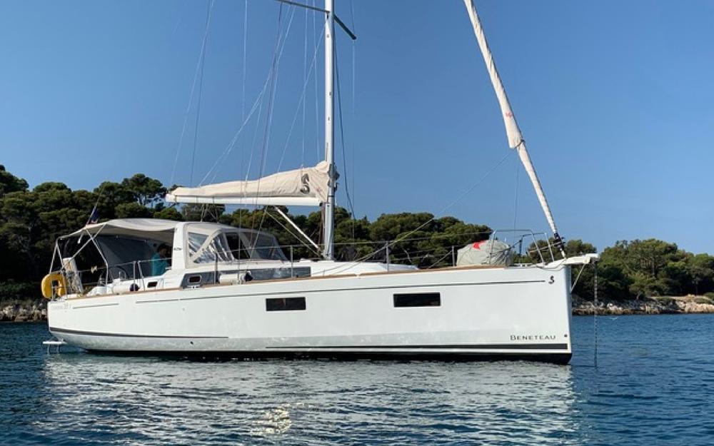 slider 1 Beneteau Oceanis 38.1