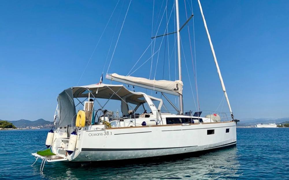 slider 2 Beneteau Oceanis 38.1