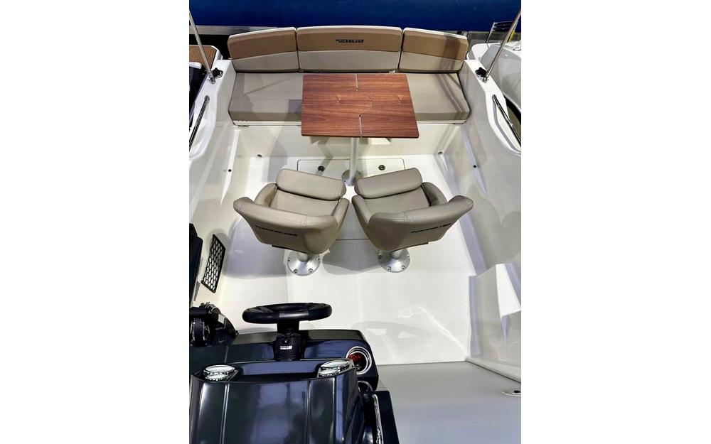 slider 2 Quicksilver Activ 555 Cabin