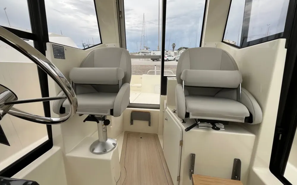 slider 1 Quicksilver Activ 705 Pilothouse - null