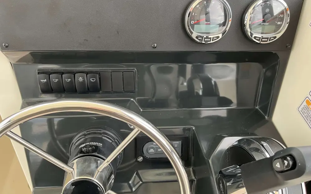 slider 2 Quicksilver Activ 705 Pilothouse - null