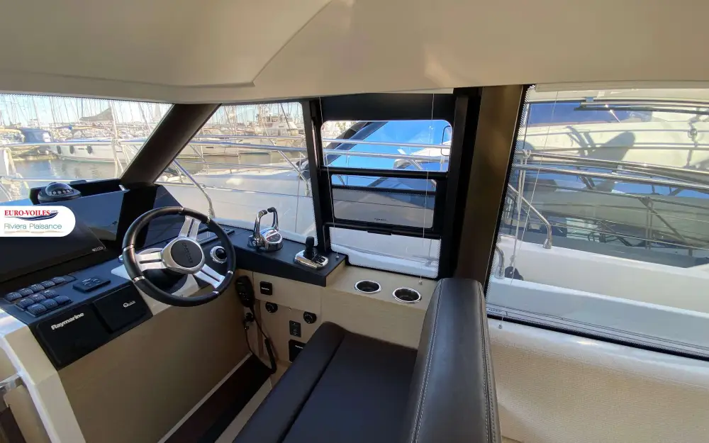 slider 12 Prestige Yachts Prestige 420 Fly