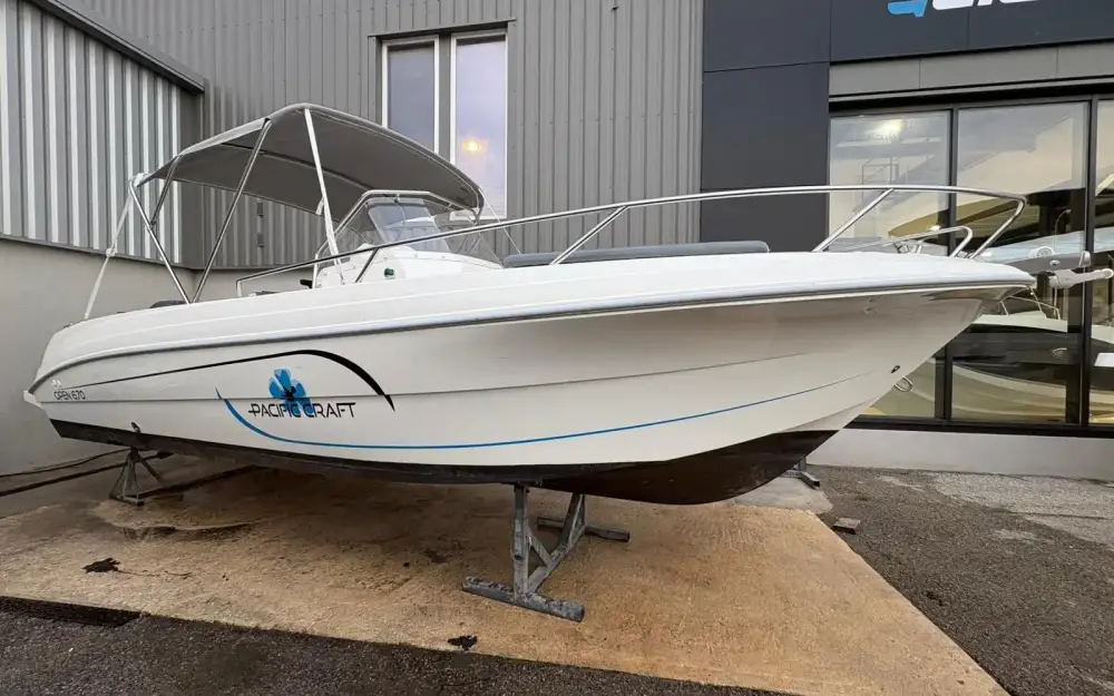 slider 1 Pacific Craft  670 Open Trendy