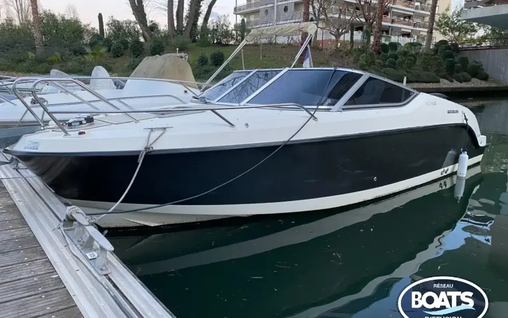 QuicksilverActiv 645 Cabin