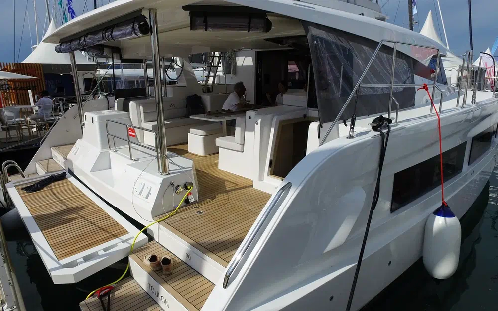 slider 0 Aventura Yacht Indigo Yacht 45