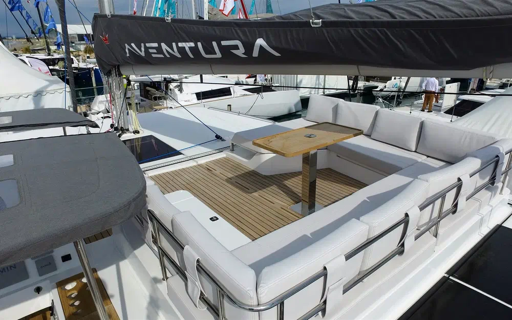 slider 11 Aventura Yacht Indigo Yacht 45
