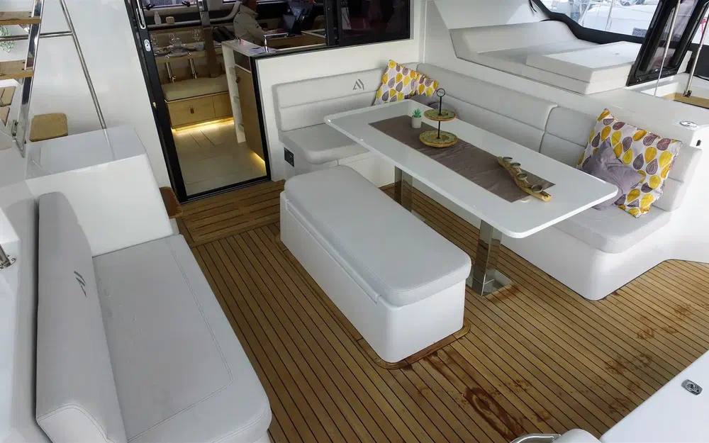 slider 12 Aventura Yacht Indigo Yacht 45
