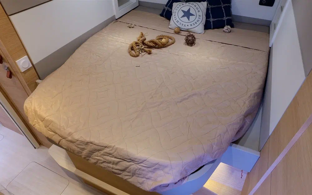 slider 17 Aventura Yacht Indigo Yacht 45