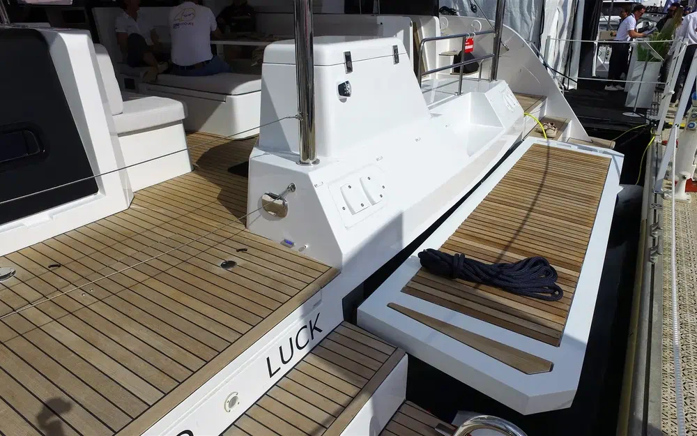 slider 4 Aventura Yacht Indigo Yacht 45