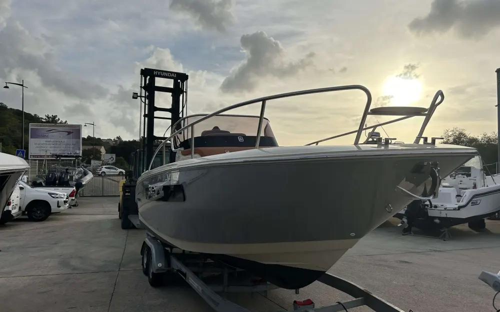 slider 4 Invictus  280 CX