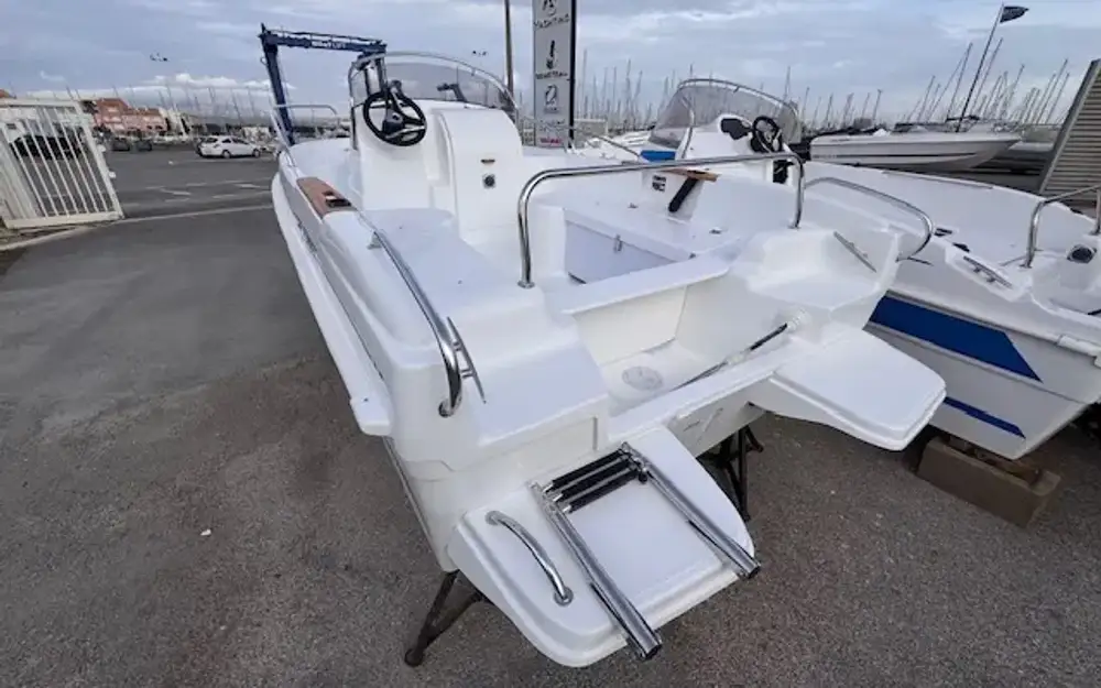 slider 1 B2 Marine Cap Ferret 472 Open