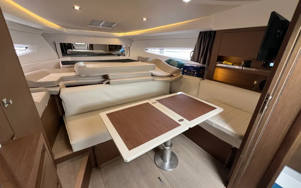 slider 6 Jeanneau Leader 36