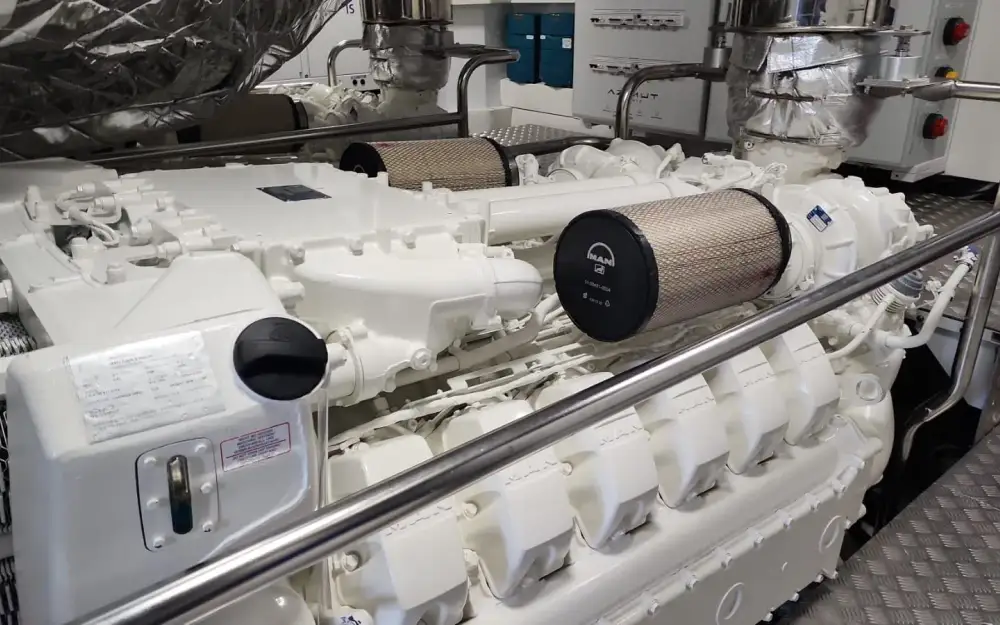 slider 18 Azimut Magellano 25