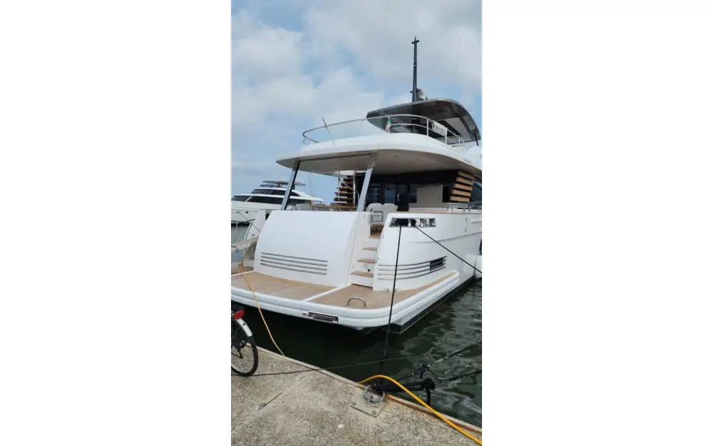 slider 20 Azimut Magellano 25