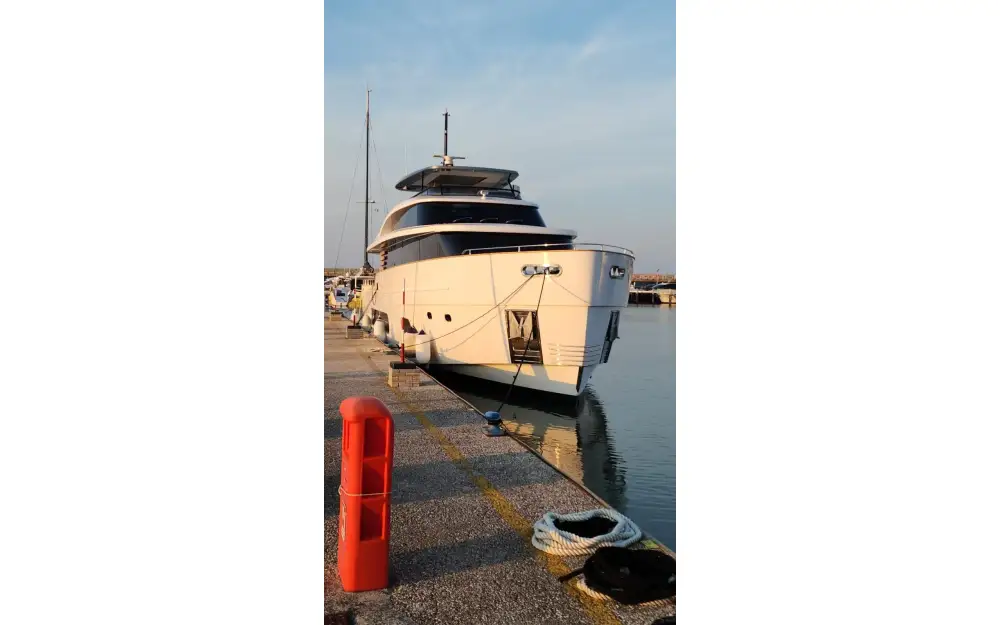 slider 21 Azimut Magellano 25