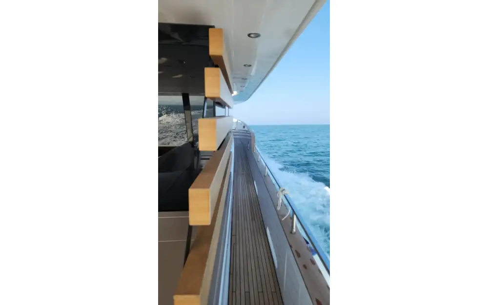 slider 22 Azimut Magellano 25