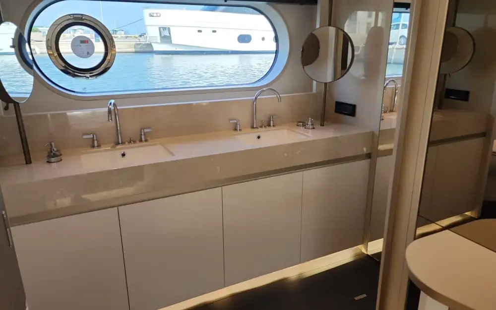 slider 9 Azimut Magellano 25