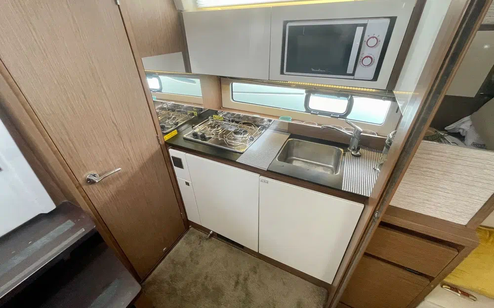 slider 11 Jeanneau Leader 33 Sportop