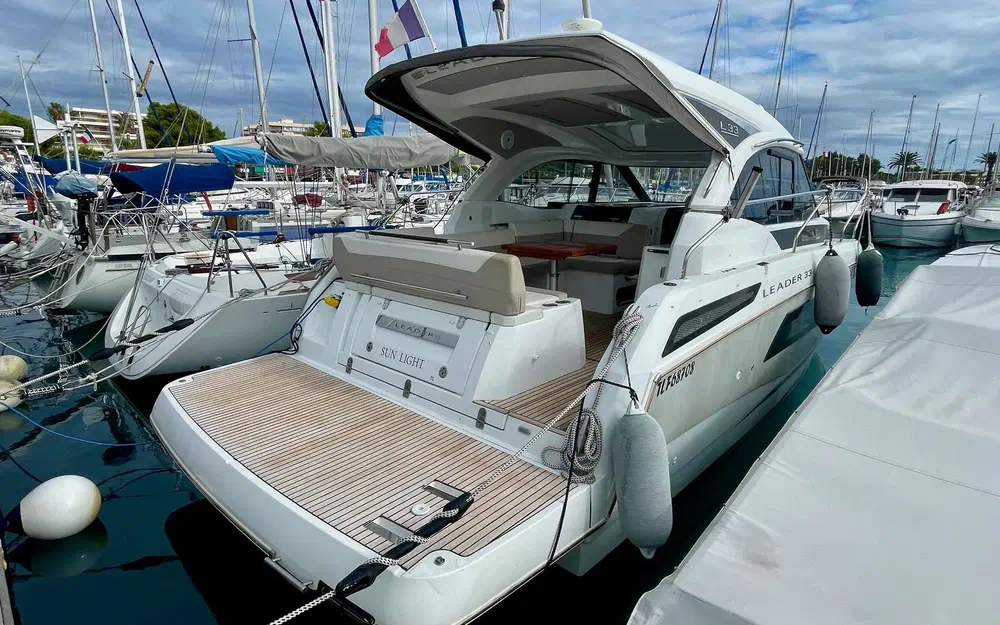 slider 0 Jeanneau Leader 33 Sportop