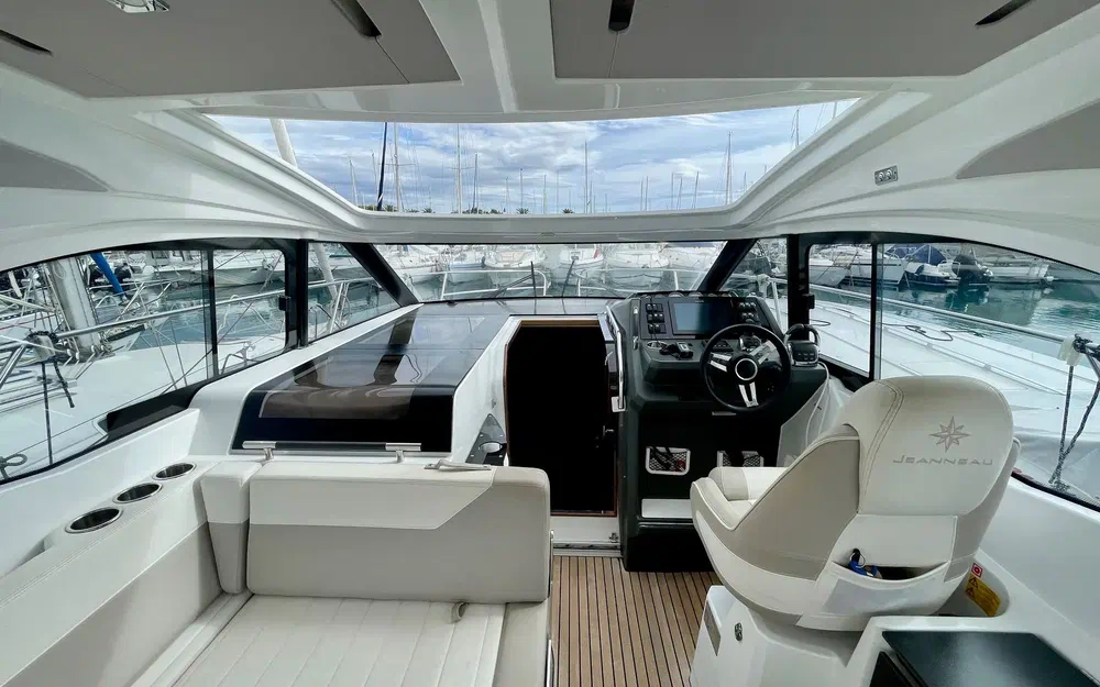 slider 2 Jeanneau Leader 33 Sportop