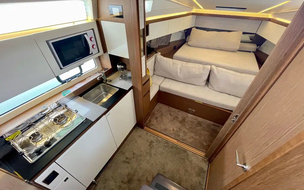 slider 6 Jeanneau Leader 33 Sportop