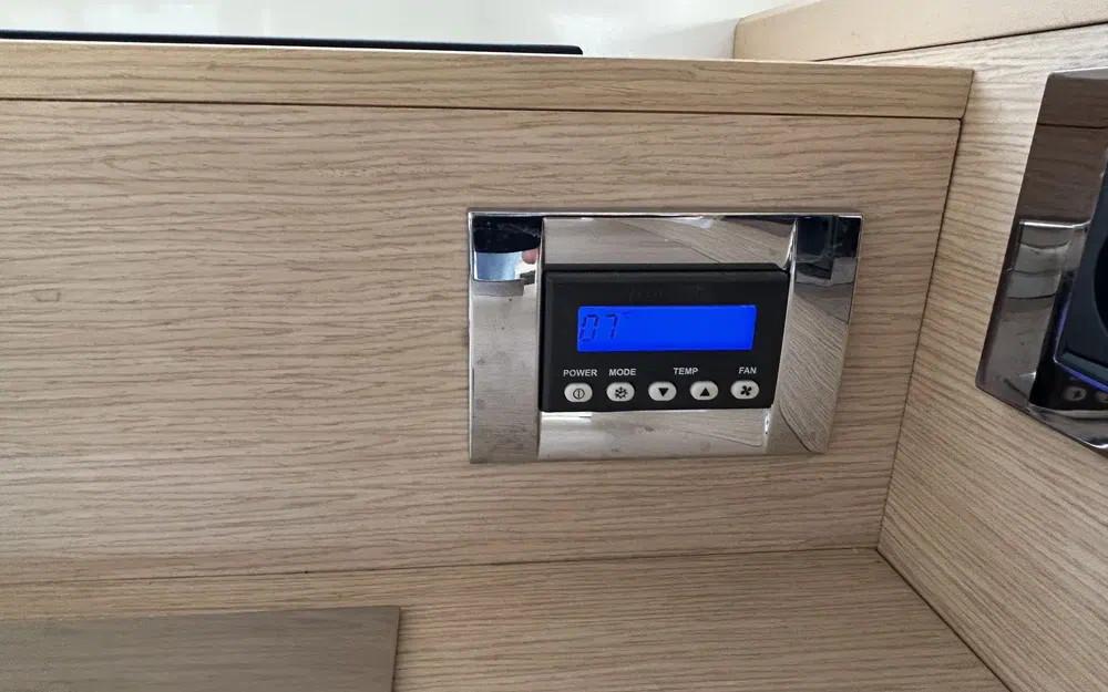 slider 9 Prestige Yachts Prestige 420 Fly