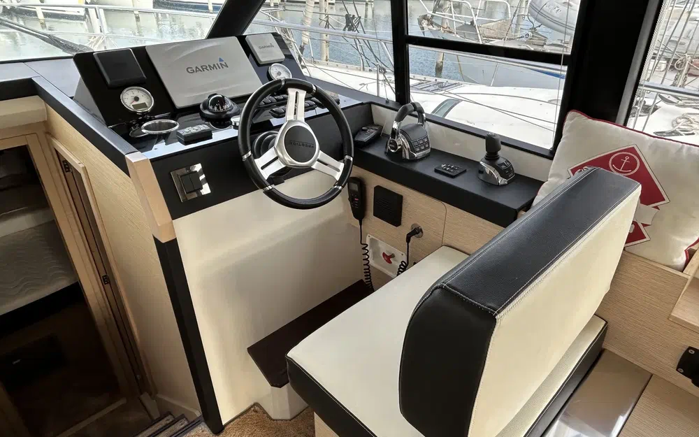 slider 10 Prestige Yachts 420 Fly