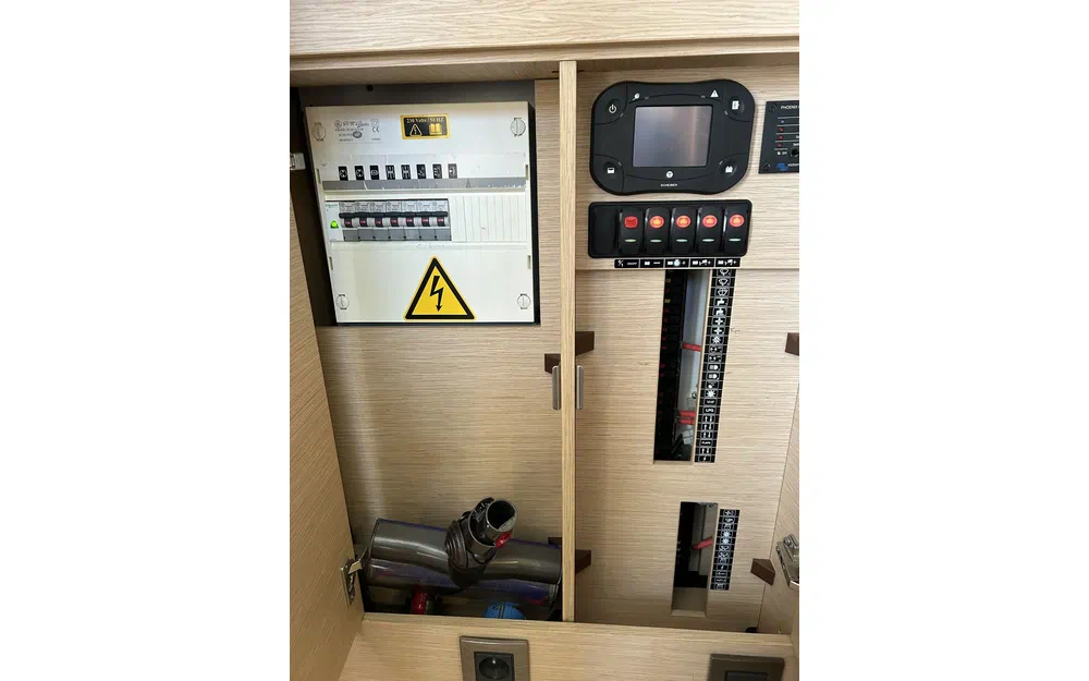 slider 12 Prestige Yachts 420 Fly