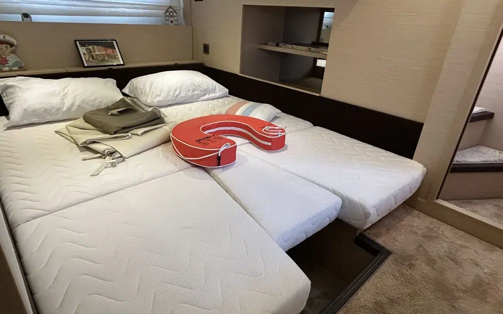 slider 15 Prestige Yachts Prestige 420 Fly