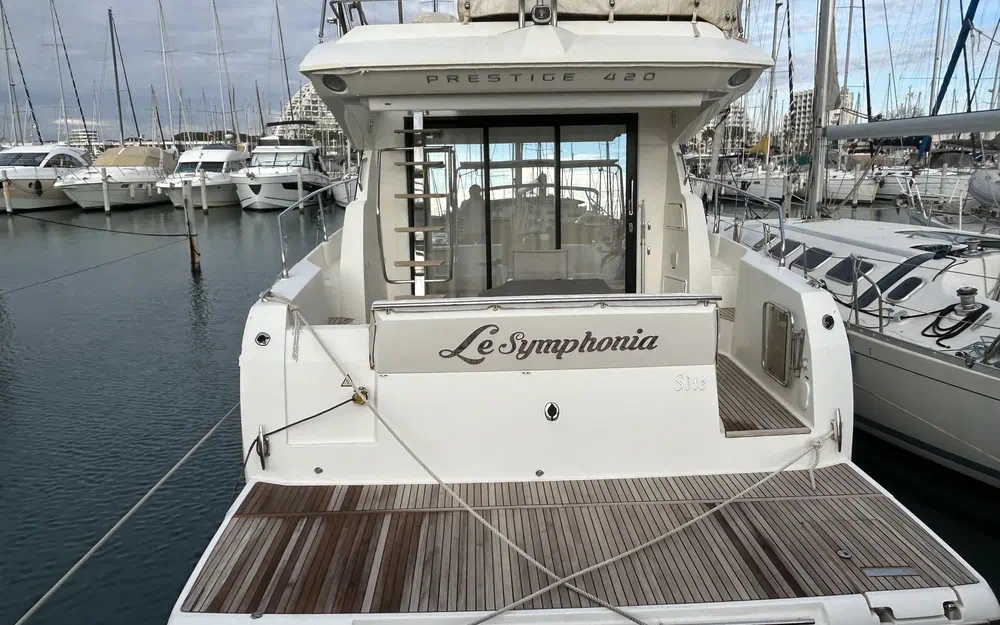 slider 2 Prestige Yachts 420 Fly