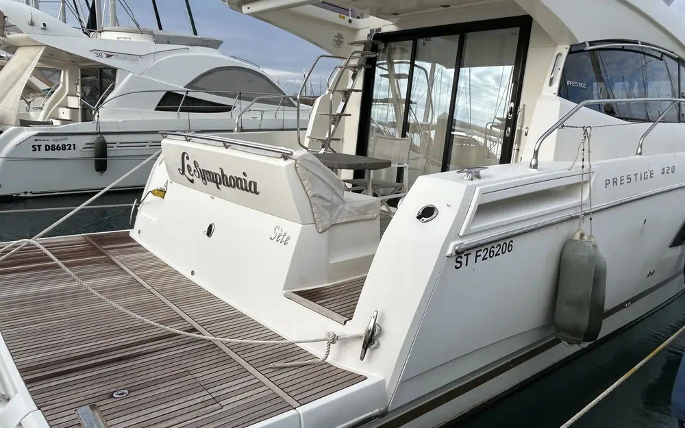 slider 3 Prestige Yachts 420 Fly