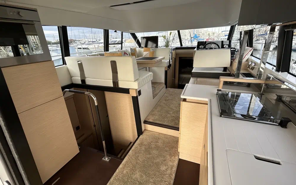 slider 6 Prestige Yachts Prestige 420 Fly