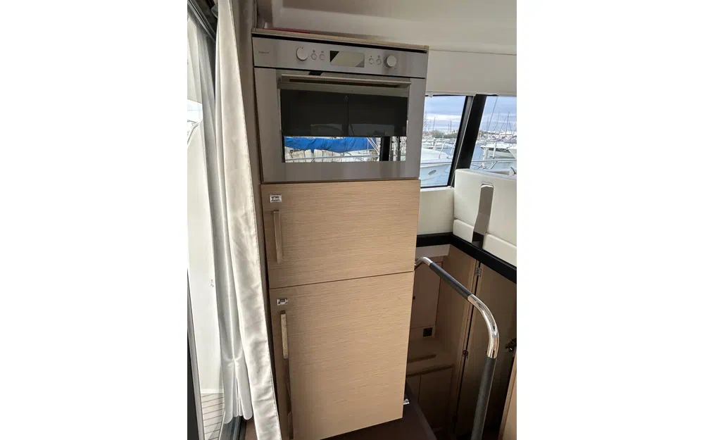 slider 7 Prestige Yachts Prestige 420 Fly