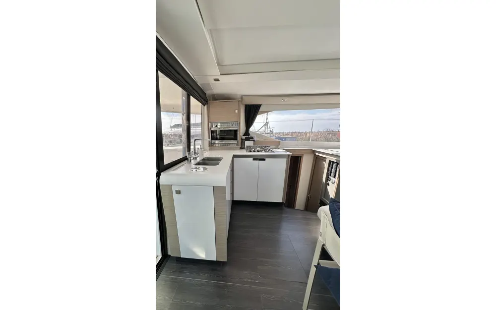 slider 13 Fountaine Pajot Isla 40