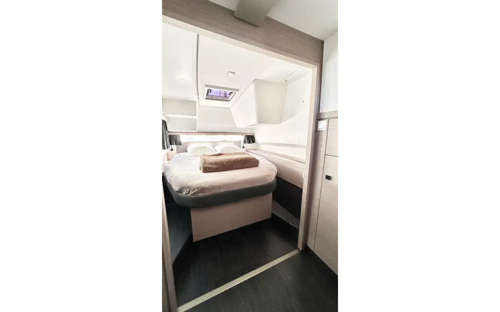 slider 17 Fountaine Pajot Isla 40