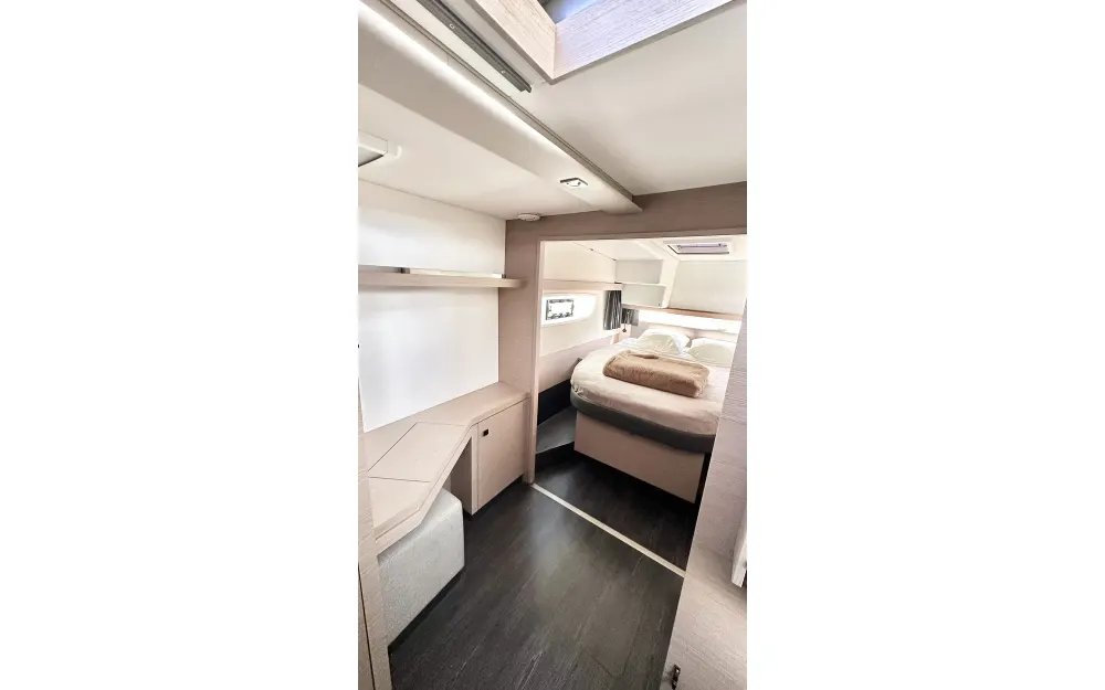 slider 18 Fountaine Pajot Isla 40