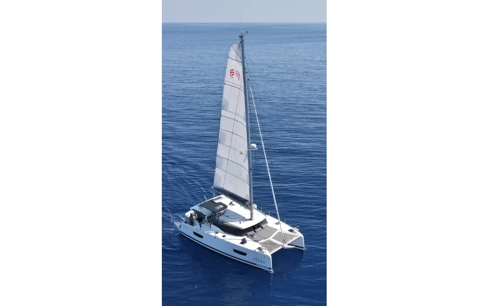 slider 1 Fountaine Pajot Isla 40