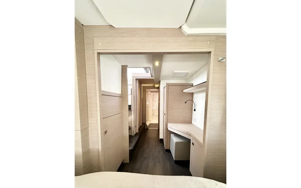 slider 21 Fountaine Pajot Isla 40