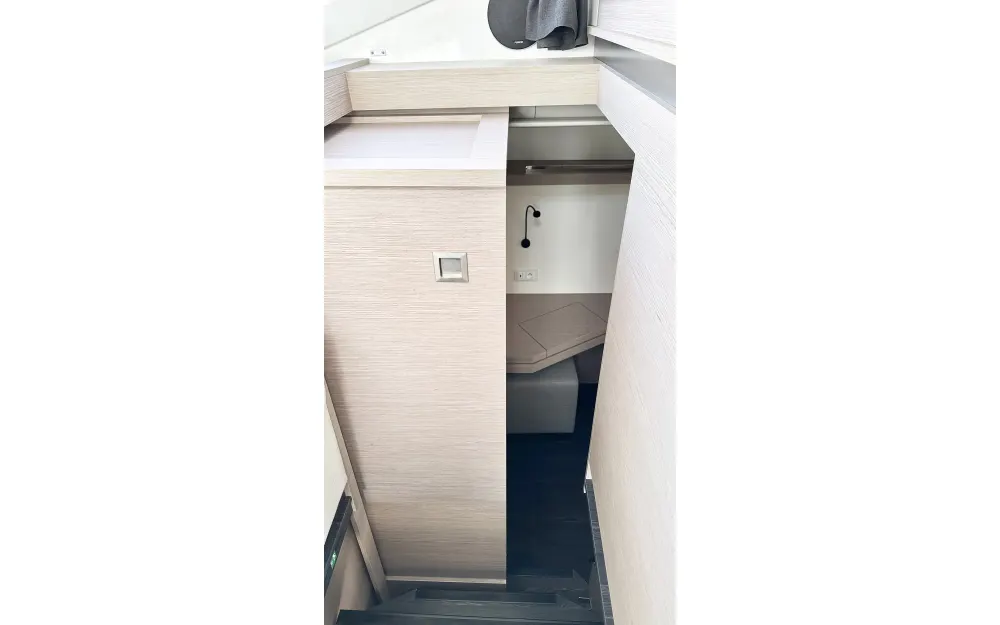 slider 22 Fountaine Pajot Isla 40