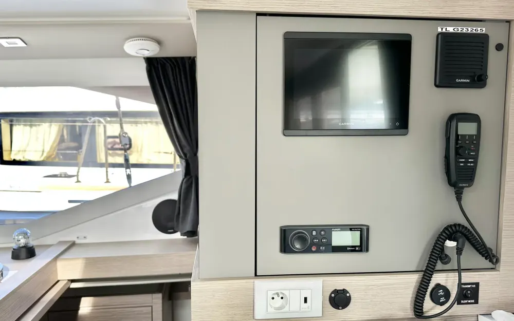 slider 27 Fountaine Pajot Isla 40
