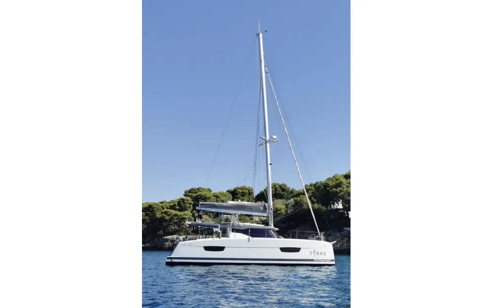 slider 2 Fountaine Pajot Isla 40