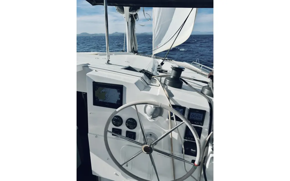 slider 5 Fountaine Pajot Isla 40