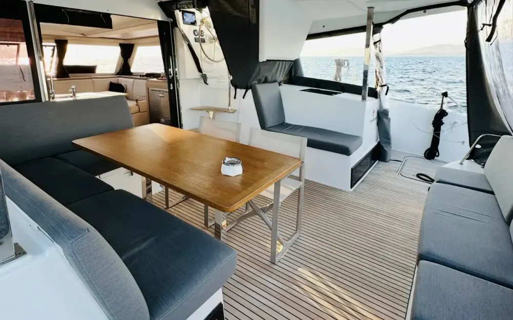slider 6 Fountaine Pajot Isla 40